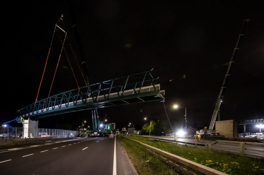 Timelapse: installing A45 pedestrian bridge