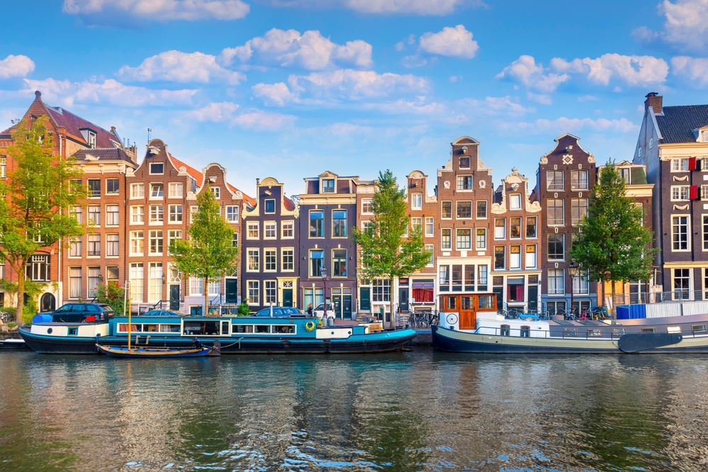 Amsterdam’s brick-laying robot is helping city become fully circular